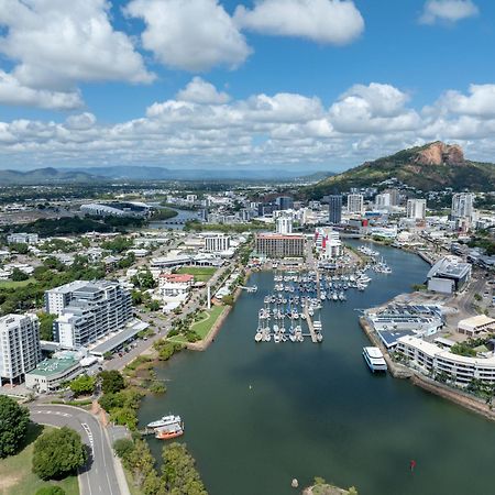 Oaks Townsville Metropole Hotel Exterior foto