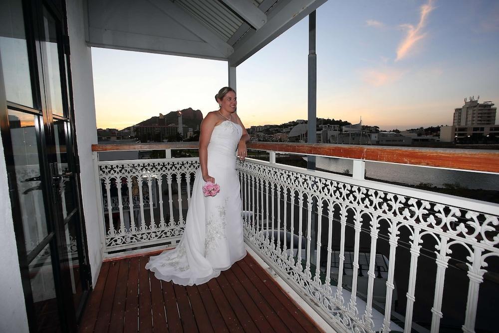 Oaks Townsville Metropole Hotel Exterior foto