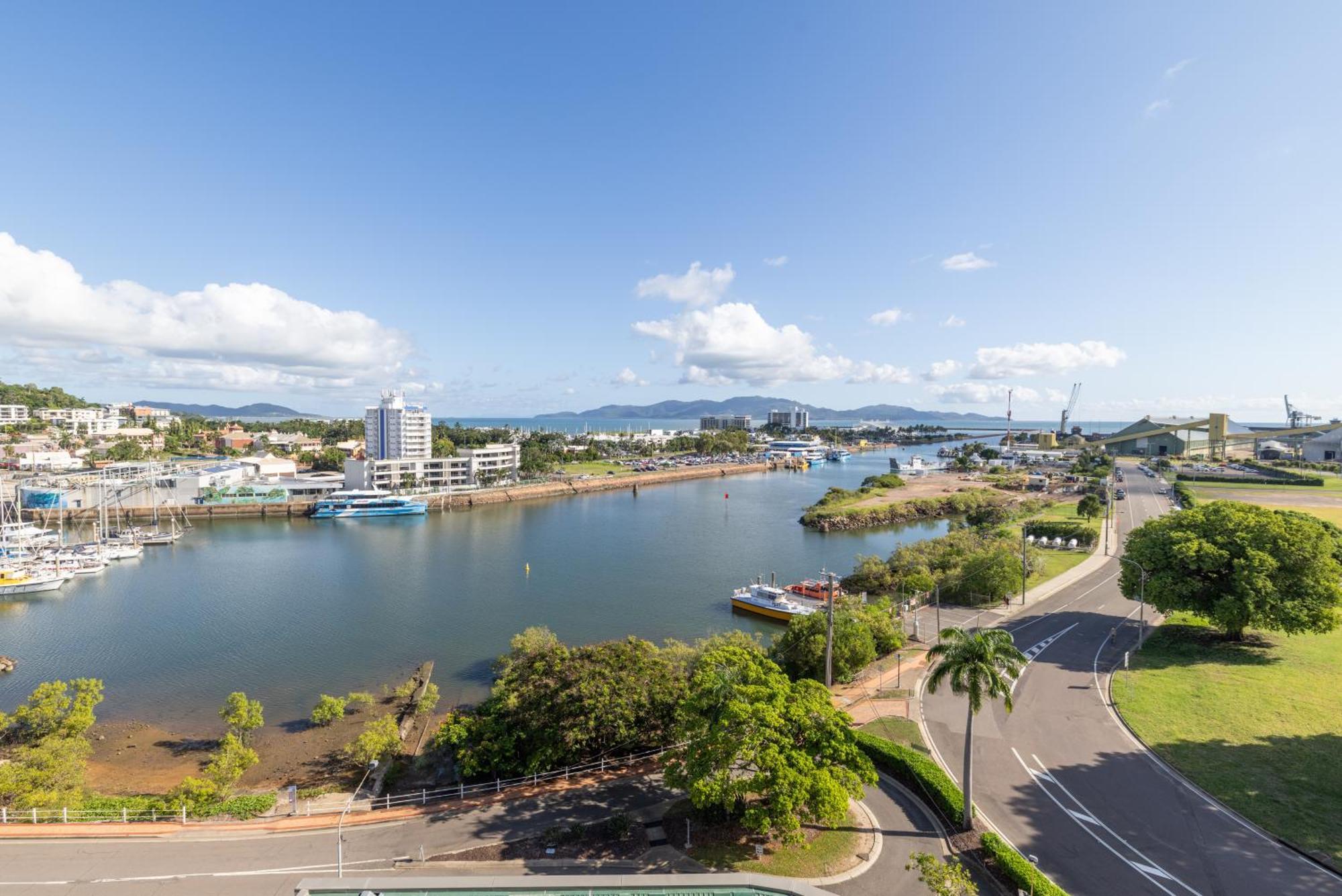 Oaks Townsville Metropole Hotel Exterior foto